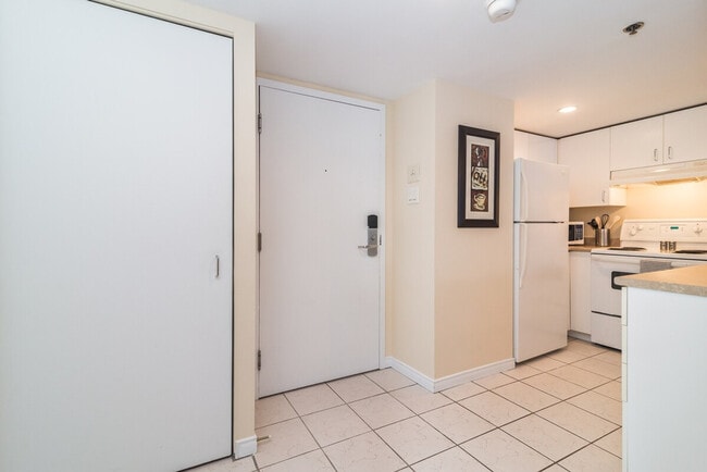 Building Photo - 109 Rue Charlotte