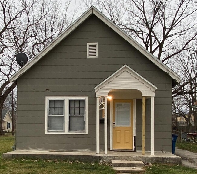 Building Photo - 316 Edna St