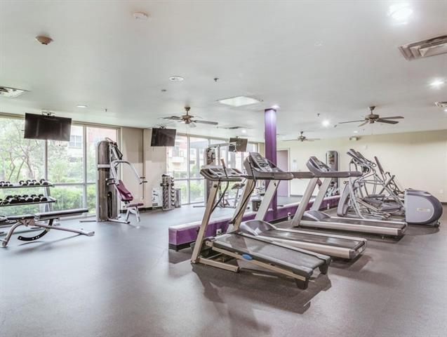 Foto del edificio - 1100 W Trinity Mills Rd