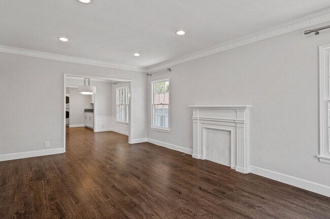 Foto del edificio - 10621 ASHTON Ave