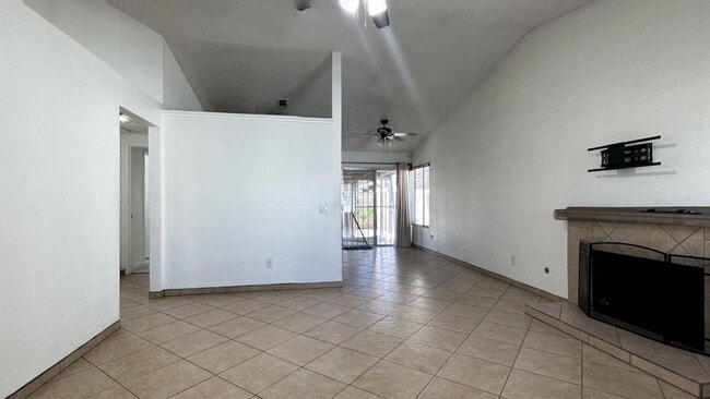 Building Photo - Charming 2 Bedroom 2 Bath home in Perris!
