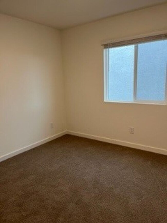 Foto del edificio - Brand new four bedroom, two and one half b...