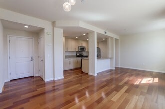 Building Photo - 1069 Saginaw Terrace