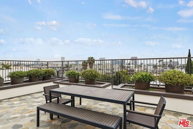 Foto del edificio - 106 S Kings Rd