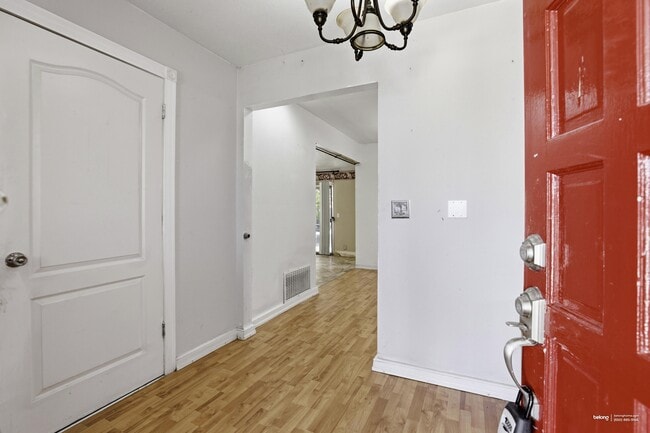Building Photo - 1056 Hacienda Dr