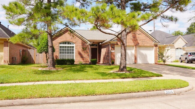 Foto del edificio - 3915 Summerfield Dr