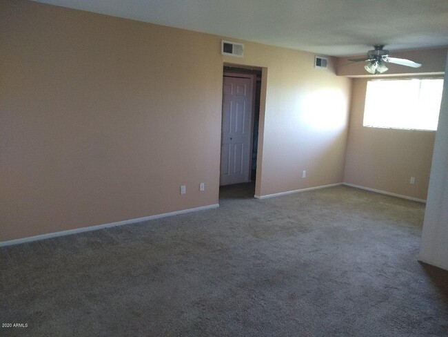 Building Photo - 2625 E Indian School Rd