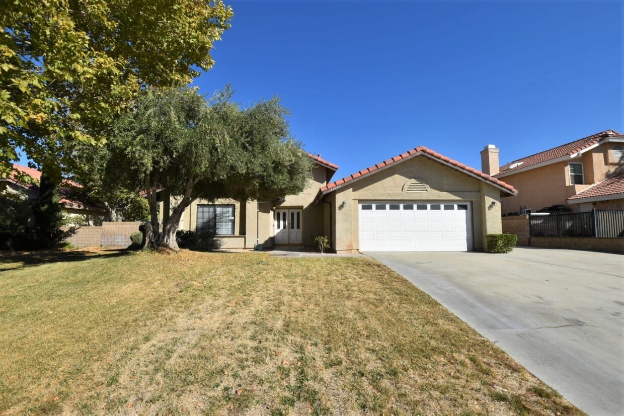 43450 Buena Vista Way House Rental in Lancaster, CA