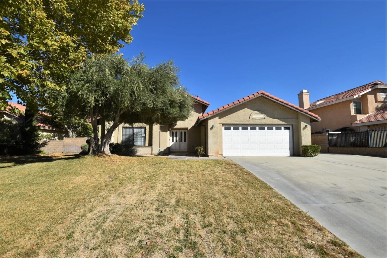 43450 Buena Vista Way House Rental in Lancaster, CA