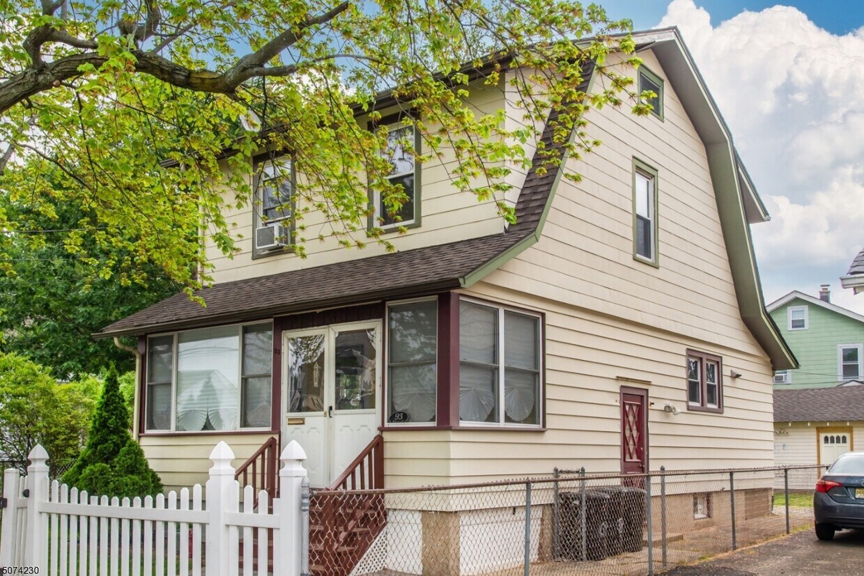 Primary Photo - 93 Mill St
