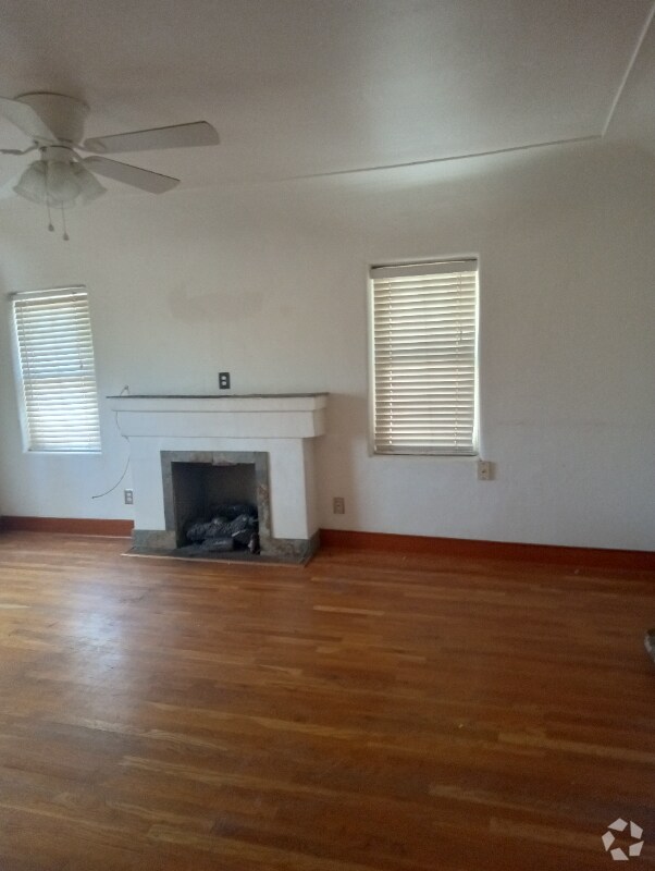 Building Photo - 433 E 23rd St
