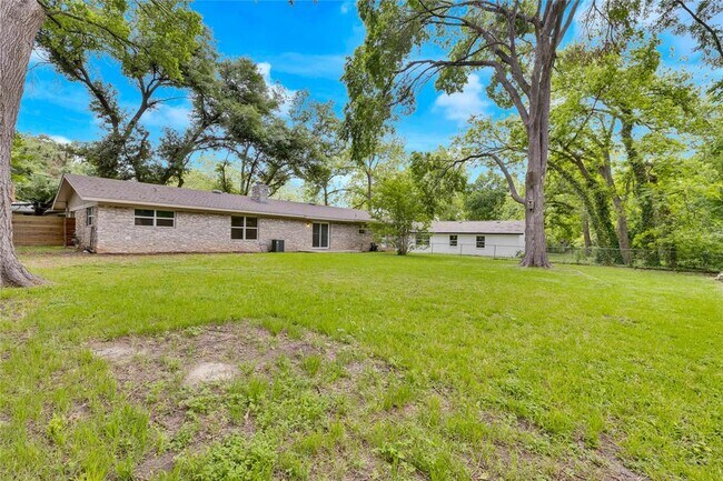 Foto del edificio - 11405 Oakwood Dr