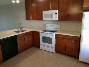 Building Photo - 640 Sandalwood Dr