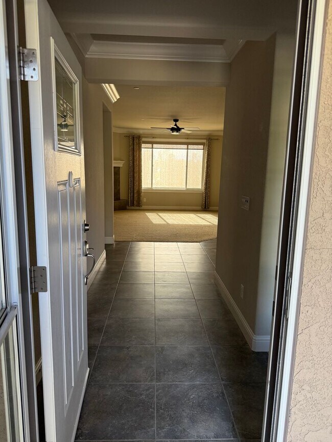 Foto del edificio - 3-bedroom, 2-bathroom home located in the ...