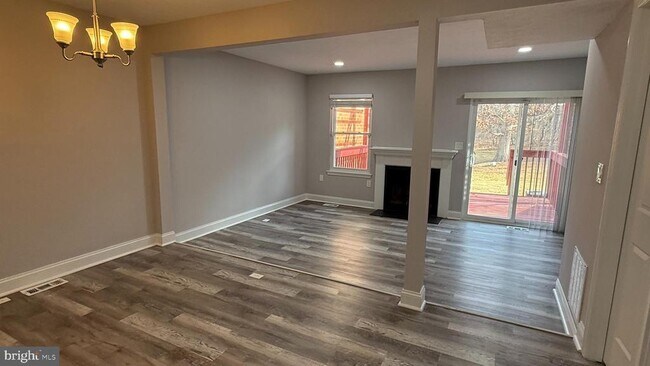 Foto del edificio - 20117 Laurel Hill Way