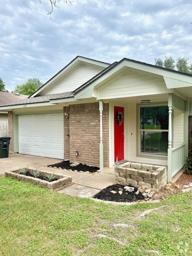 Building Photo - 1115 Buttercup Cir