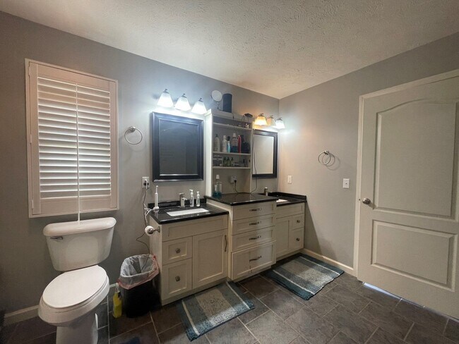 Foto del edificio - Bellevue Home For Rent!