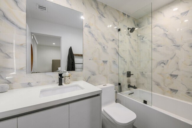 Foto del edificio - 1424 N Sycamore Ave
