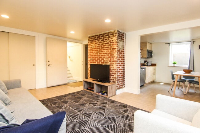 Foto del edificio - 5115 N Concord Ave