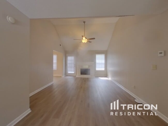Foto del edificio - 587 Dove Ln