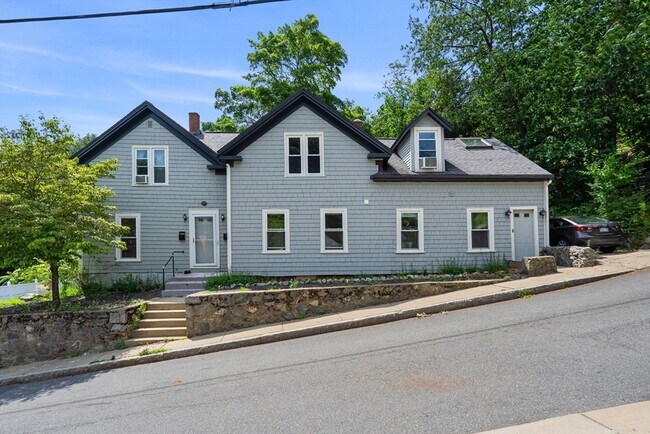 Building Photo - 104 Glen St