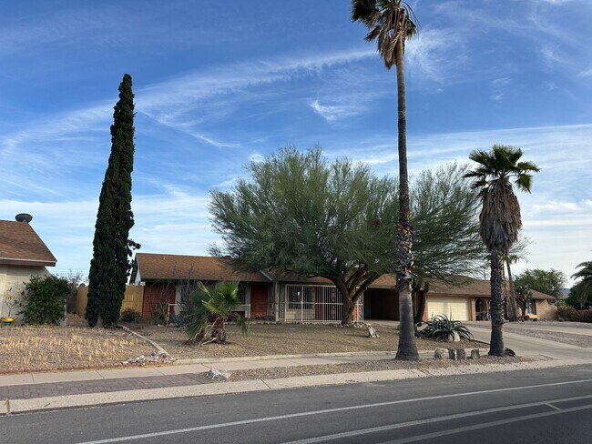 Foto del edificio - 7282 N Meredith Blvd