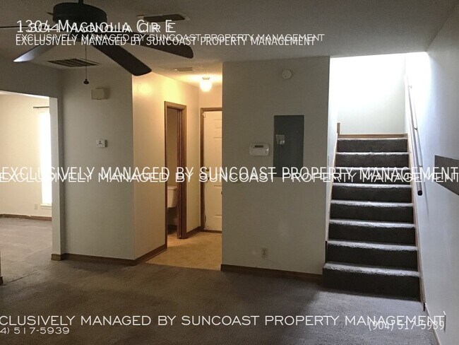 Building Photo - 1304 Magnolia Cir E