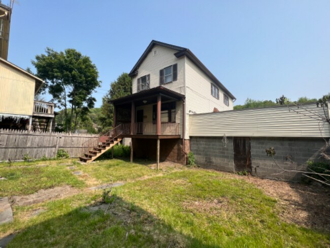 Building Photo - 178 Rear East Main St