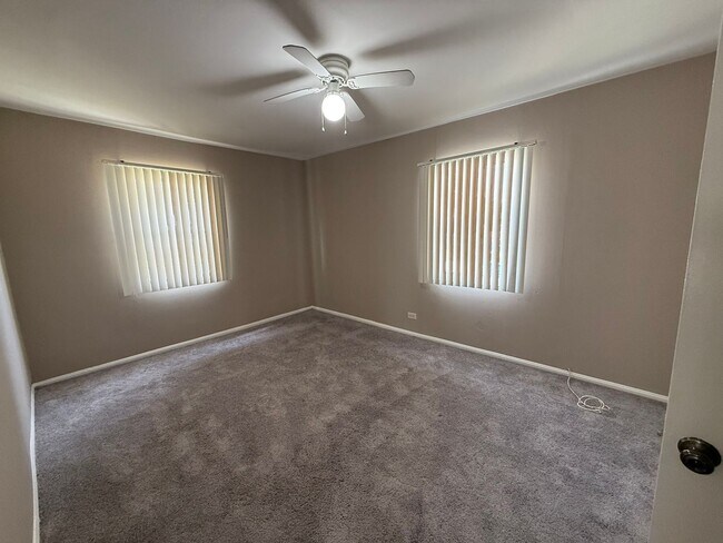 Foto del edificio - TWO BEDROOM MULTI UNIT HOME IN BELLFLOWER-...