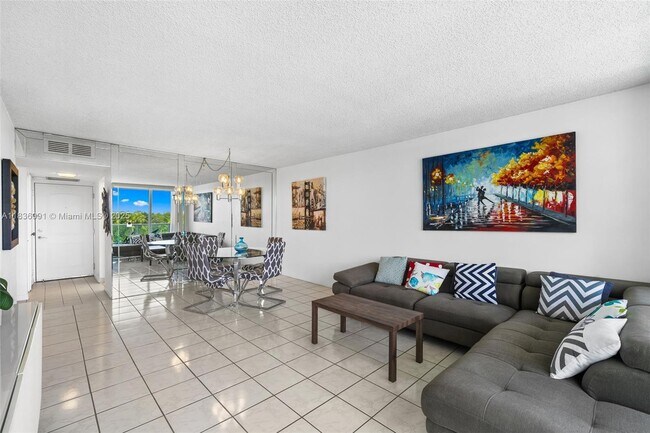 Building Photo - 100 Bayview Dr