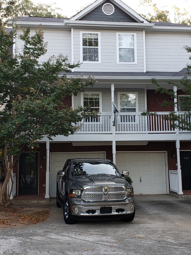 Foto principal - 582 Windsor St