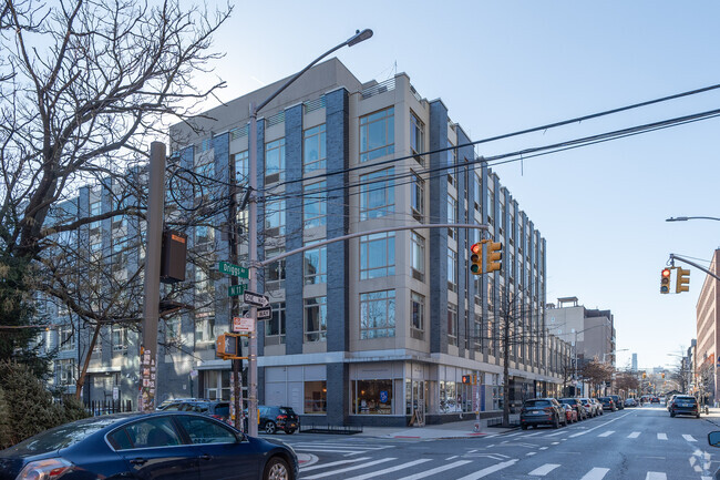 Building Photo - 475 Driggs Ave