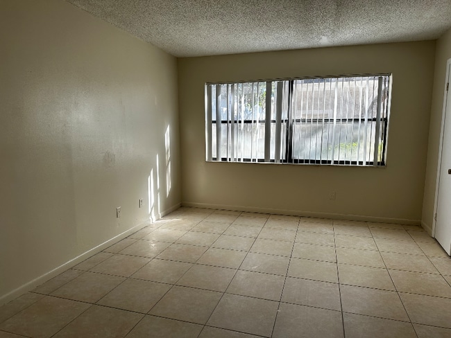 Foto del edificio - 3527 NW 114th Terrace