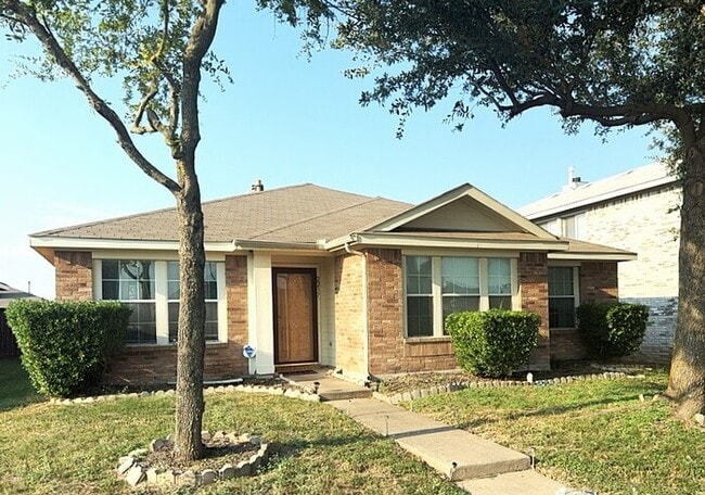 Coming Soon! 3 Bedroom, 2 bath open concept In Lancaster - Coming Soon! 3 Bedroom, 2 bath open concept In Lancaster House