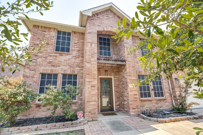 Primary Photo - 320 S Mesa Verde Way