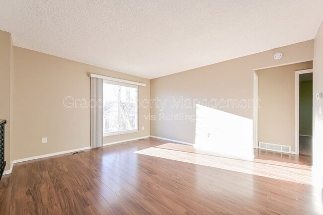 Foto del edificio - 3234 S Dudley St