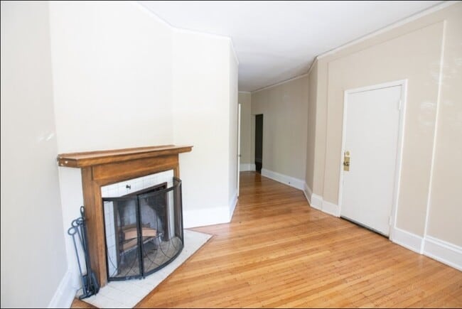 Building Photo - 2214 E Ivanhoe Pl