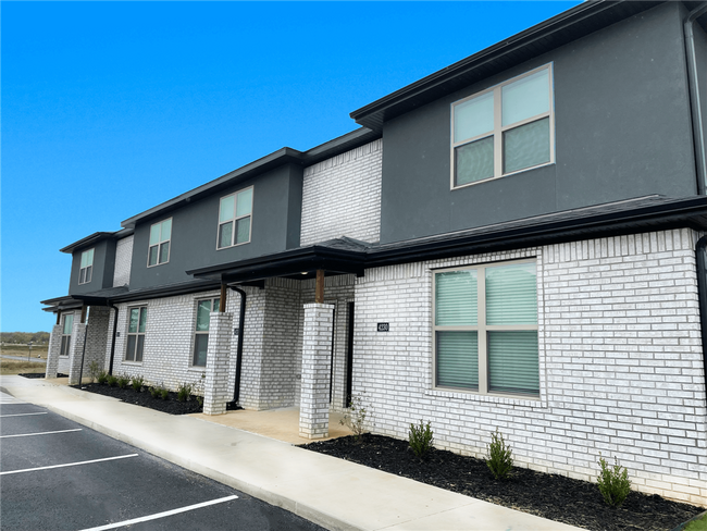 Building Photo - Rupple Townhomes