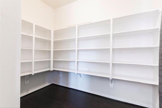 Foto del edificio - 3108 Roseland Terrace Ln