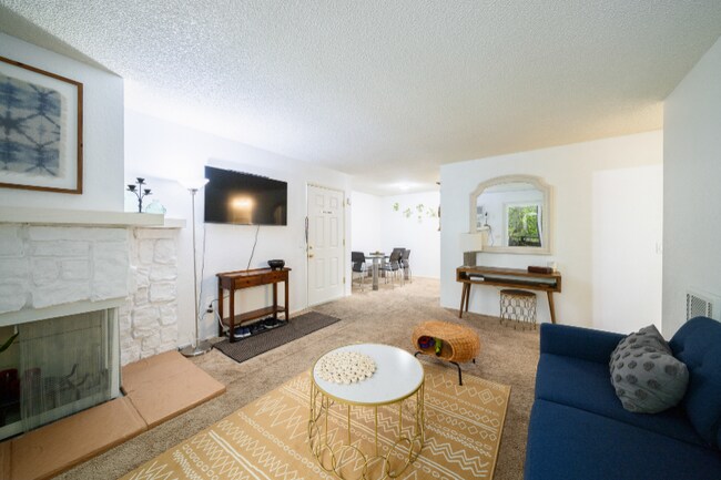 Foto del edificio - 1013 S Sunshine Ave