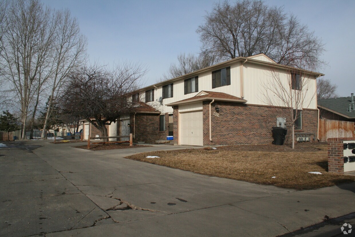 831 Meeker St, Longmont, CO 80504 Apartments in Longmont, CO