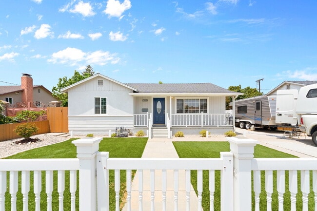 Building Photo - Charming 2-Bedroom Home in Ventura