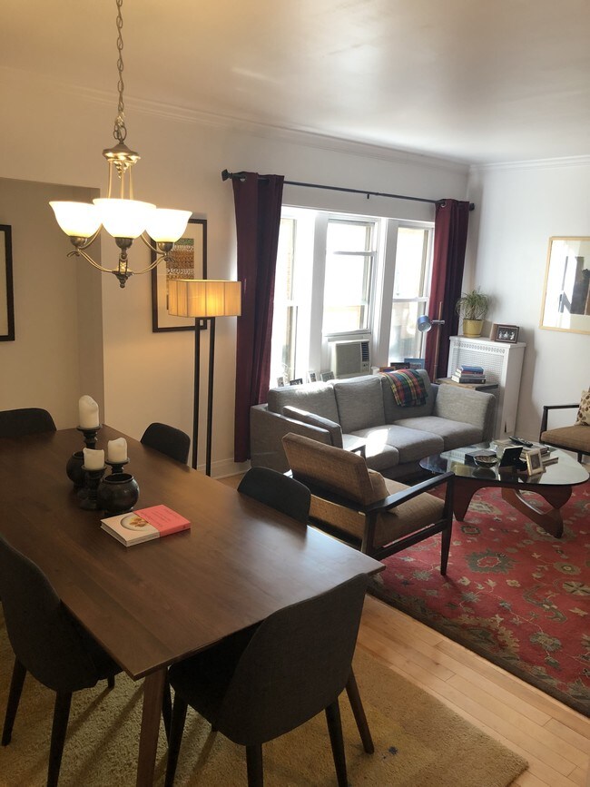 Open floor plan, living and dining rooms - 538 W Cornelia Ave