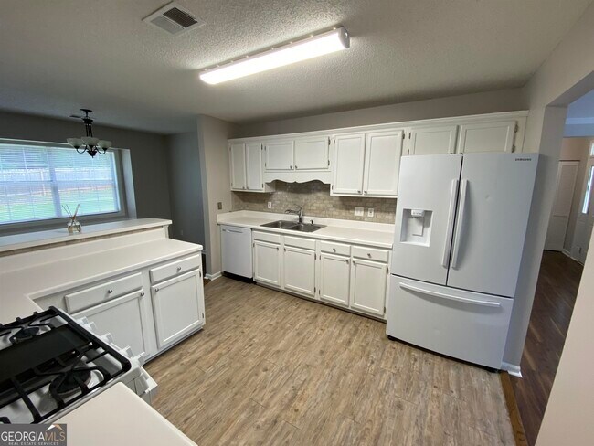 Building Photo - 2690 Nicholas Ct NE