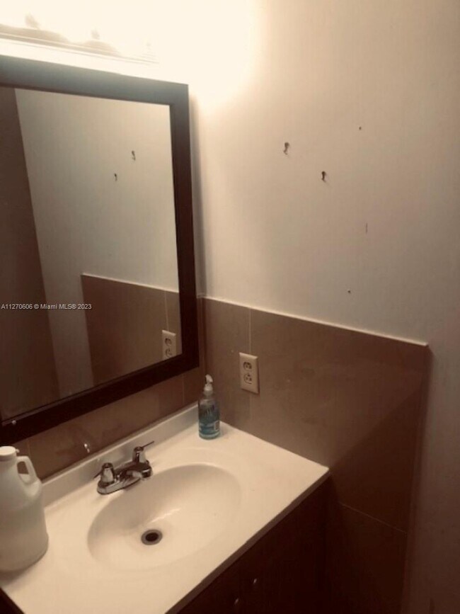 Foto del edificio - 2161 NE 68th St