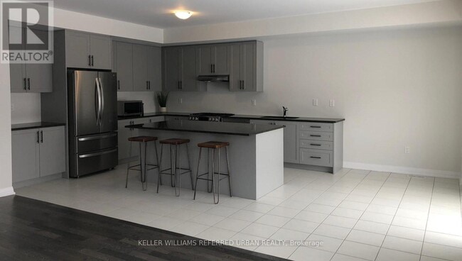 Building Photo - 1466 Stovell Cres