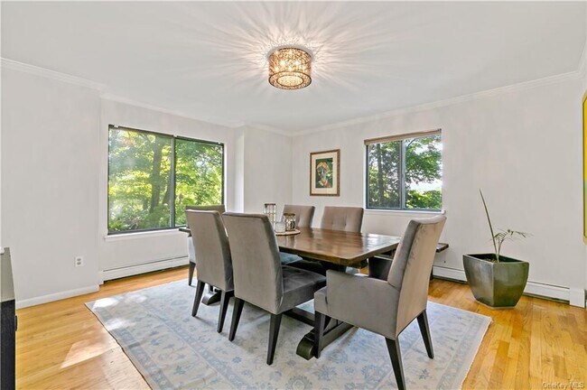 Building Photo - 5 Orchard Hill Rd