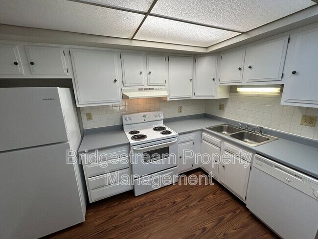 Foto del edificio - 481 N Broadway St