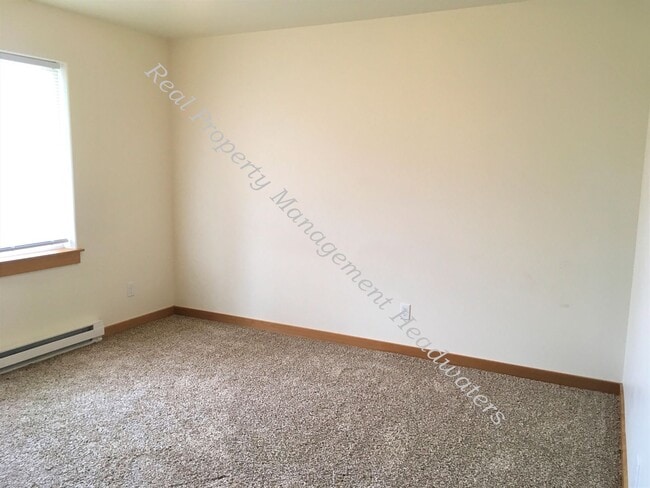 Building Photo - Linden 1502-1504