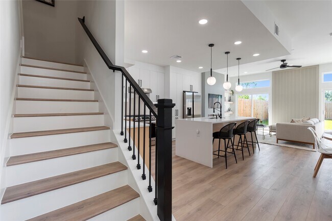 Building Photo - 3115 Armada Dr
